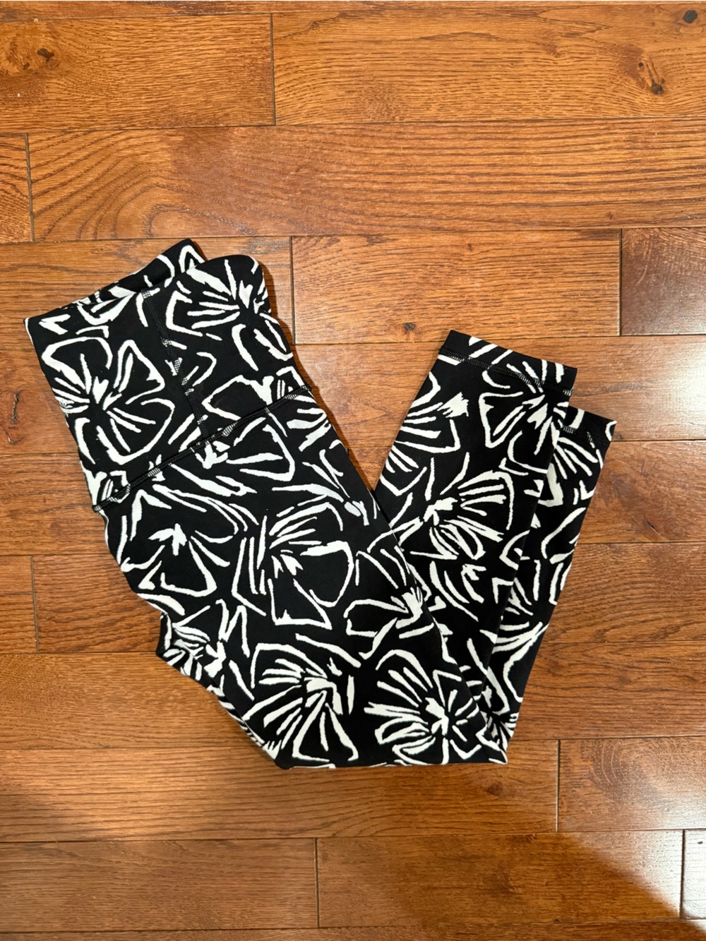 Athleta Black & White Floral Print Leggings